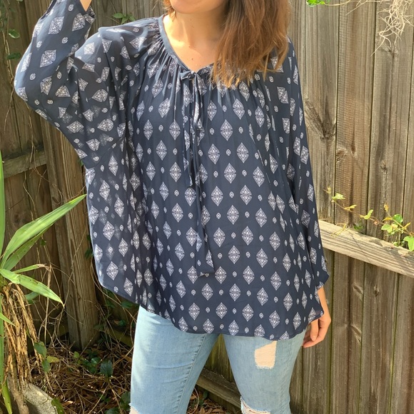 Beautiful flowing Cotton On blouse - Picture 5 of 8